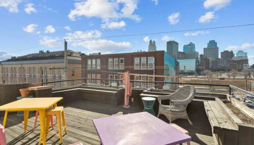 3 Bedroom Penthouse Downtown Close to Everything - Photo 4