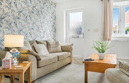 3BR Home with Garden & Free Parking - Foto 2