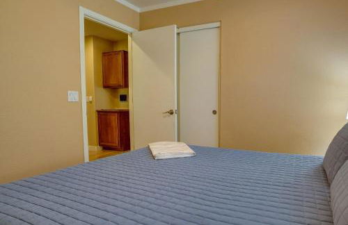 Fenced Backyard and Fire Pit Bright Peoria Home! - Foto 20