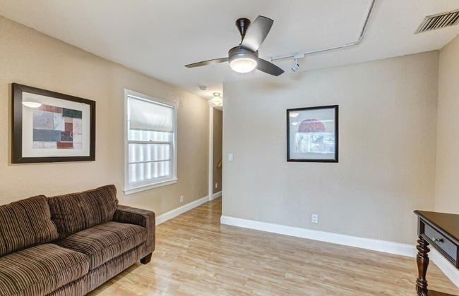 Beautifully Renovated 5 Bedroom with Guest House 5 Home by RedAwning - Foto 36