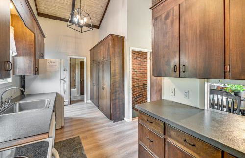 Newcomb Retreat with Mountain Views and Fire Pit! - Foto 9