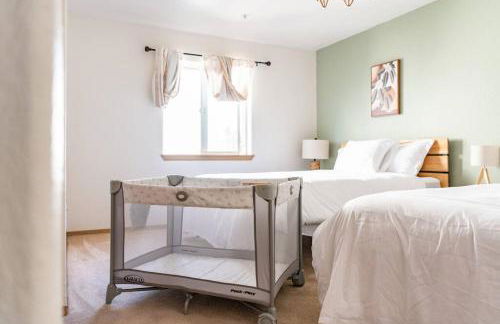 Cozy 2 bedroom condo walking distance from the beach - Foto 25