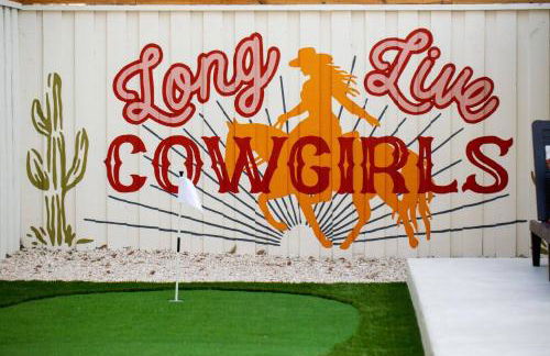 SoCo Cowgirl: Pool, Putt, Karaoke, Spa, 2mi to DT - Foto 74