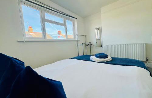 4-Bedroom House 5 mins to Beach & Parking - Foto 56