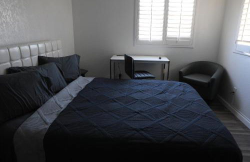 Comfy Expansive Home - Near the Strip - Heated Pool - Foto 22