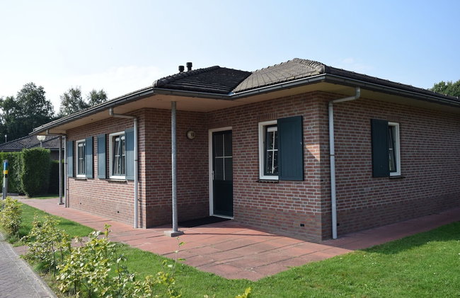 Combined Bungalow with Decorative Fireplace near Veluwe - Photo 46