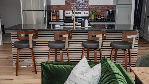 Urban Oasis - A Newly Renovated 4BR Dream - Photo 4