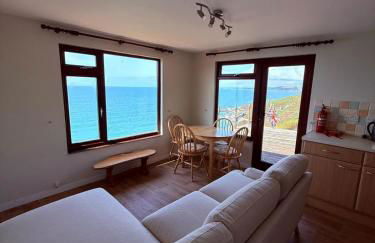 Cliff top chalet with stunning ocean views - Photo 10