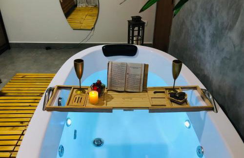 Uai House Casa com Jacuzzi, cromoterapia e colchão massageador - Foto 1