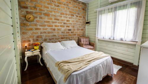 Casa Rústica com Piscina Privativa, Banheira de Hidromassagem, Ar-Condicionado, Pet friendly - Refúgio na Natureza a 5 Minutos do Centro de Imbituba, Perfeita para Famílias e Grupos - Foto 2