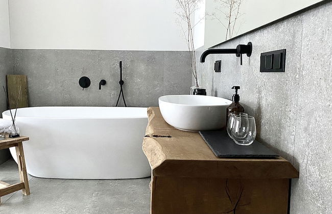 The Lake. Unique Waterfront Villa - Photo 42