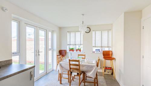 4 Bed Room Service Accommodation - 2 Parkings - Fibre Wi-Fi - Workstation - Foto 5