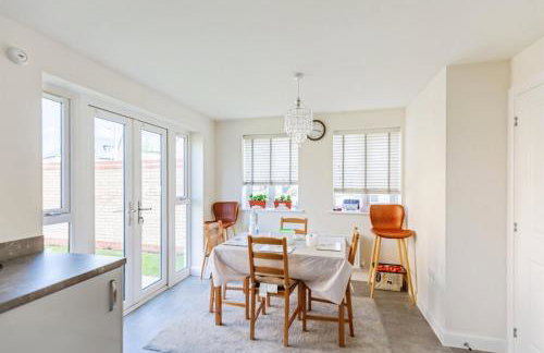 4 Bed Room Service Accommodation - 2 Parkings - Fibre Wi-Fi - Workstation - Foto 5