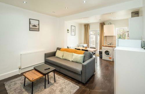 Lovely 3 bed house in Feltham - Foto 1
