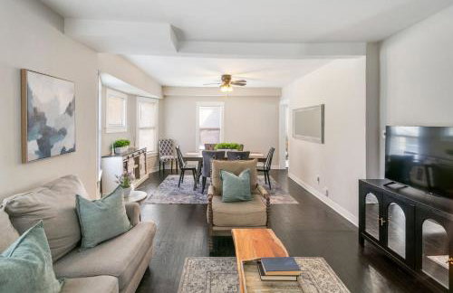 Spacious Home in DT Libertyville Near Naval Base - Foto 2