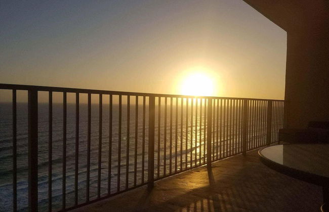 Stylish Oceanfront Condo with Beach and Picnic Area Access - Unit 1706 by RedAwning - Foto 28