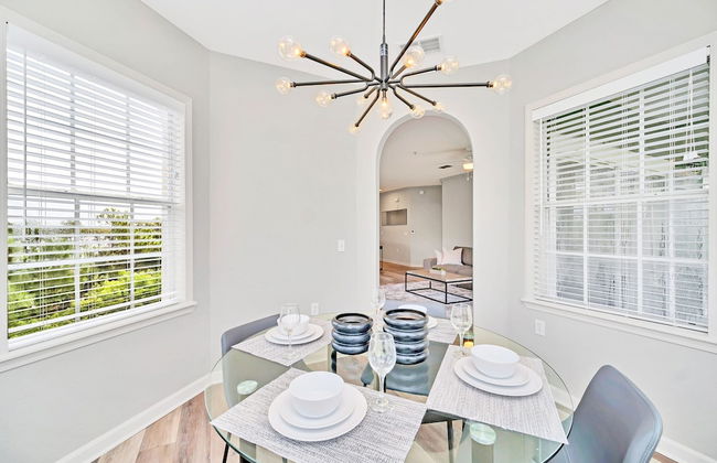 Upstay - Condo Near Disney w Games Pool Sauna - Photo 12