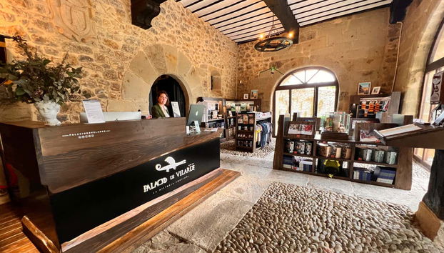 Entrada al Palacio de Velarde