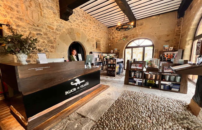 Visita guiada por el Palacio de Velarde - Foto 2