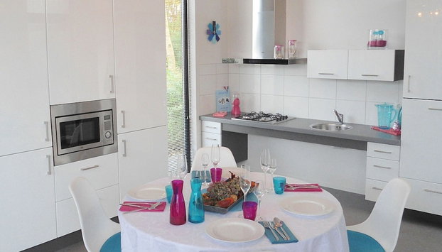Modern Chalet With a Fireplace in a Holiday Park - Foto 4, Eigene Küche
