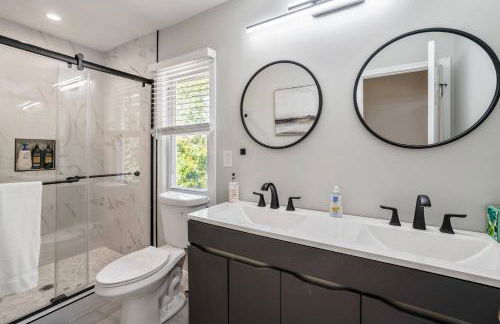 Walk to the stadium, downtown, West St - close to everything - Foto 17