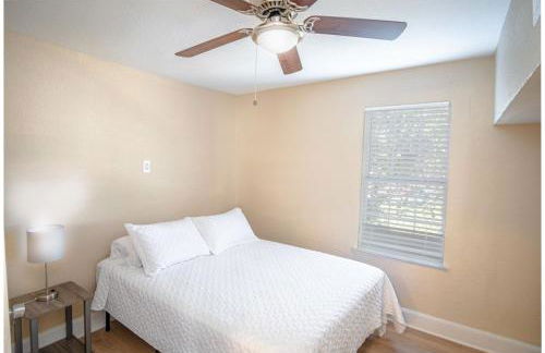 3 Br/1 BA Remodeled Home Near Downtown - Foto 28