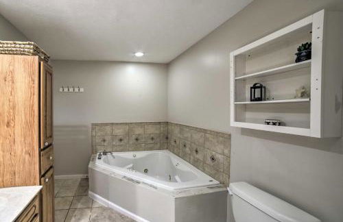 Spacious Getaway with Heated Private Pool! - Foto 25