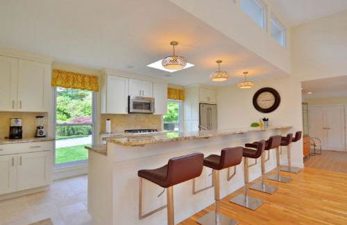 Incredible Villa Rental with a Hot Tub, a Swimming Pool, and Tennis Courts in the Hamptons, New York - Foto 3