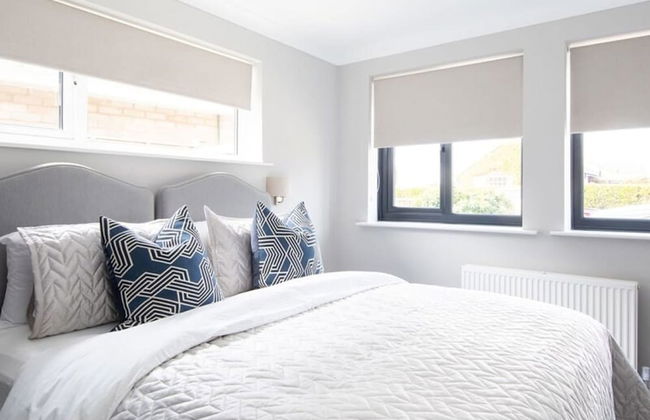 Seaside Serenity 3-bed Deck Garden Near Shore - Photo 2