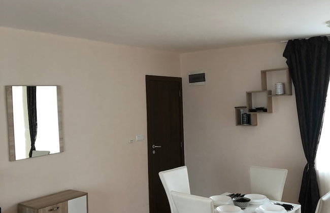 Palace De Luxe - Apartments - Photo 18