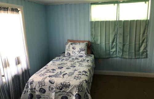 Beach Front on the Bay in our Rustic, Pet Friendly Cottage home - Photo 40