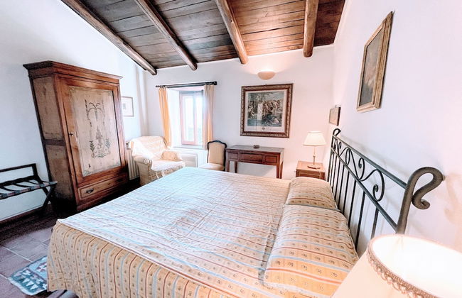 Vicolo - Sleeps 5 With air Con, Wifi, Balcony for Dining and Pool - Photo 3