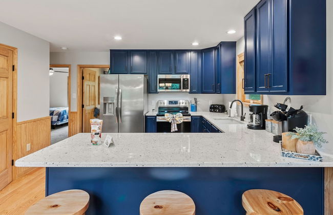 Bluejay Getaway by Avantstay Walk to Lake 7bdr Hot Tub Pool Table - Foto 14