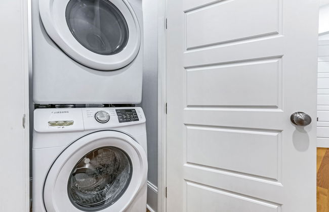 Spacious 5 BR Retreat with Pool - Near It All - Foto 24