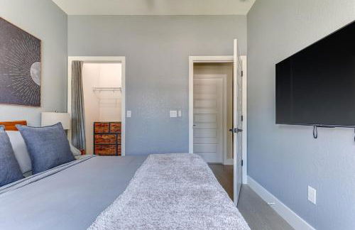 Chic & Spacious 4 Bedroom 3 Full Bathrooms Retreat in West Tampa and Pvt Backyard - Foto 55