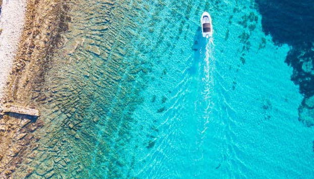 Excursão de lancha pelas lagoas Azul e Branca