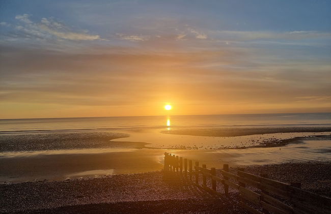 Impeccable Beachfront 2-bed Cottage in St Bees - Photo 22