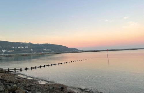 The Hut@Trefechan Wen - Coastal Coziness! - Photo 33