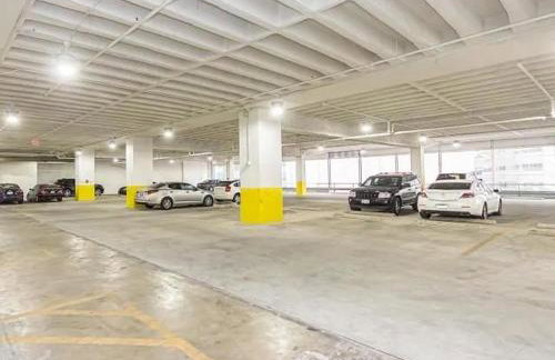 Luxury 17th Floor Downtown Dallas High-Rise with Free Parking, City Views, Pool & Gym - Foto 29