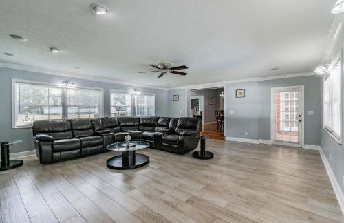 A Large Tropical Estate with 2 Acres of Space home - Foto 90