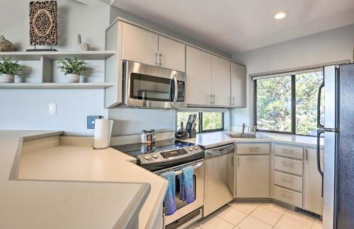 Hiking Trail and Hot Tub Access Bend Condo with Deck - Foto 9