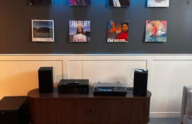 Ankenys Best Hot tub Theatre Room Game Room - Foto 9