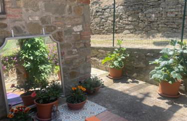 Private Stone Cottage with Starlink & Lake View - Foto 37