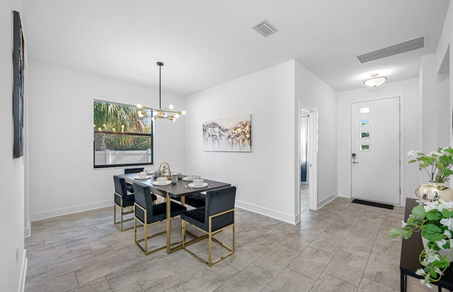 Luxury Modern Villa w/ Pool, Jacuzzi & Amenities! - Foto 69