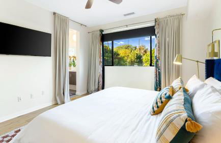 Silverlake Sunset Treehouse • Art-Filled Escape w Jacuzzi Sauna AvantStay - Foto 25