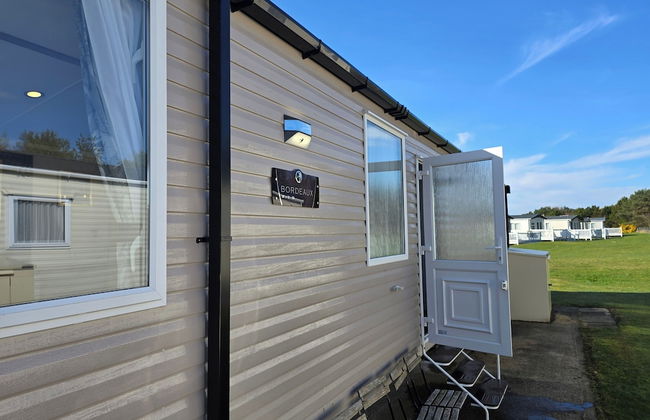 3 Bed-sleeps 8-free Parking-5 Min to Beach - Photo 20