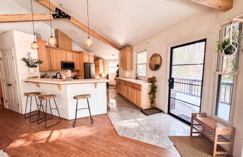 Wildland Aerie at Treehaus with Creekside Hot Tub Pets OK - Foto 17