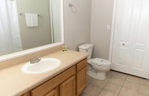 Magical Themed 3BR Townhouse Near the Parks - Foto 115