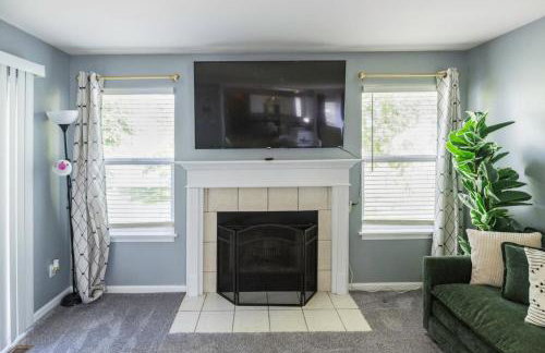 Modern Comfort Loves Park - Stylish 3BR Getaway - Foto 7