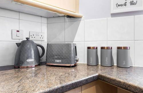 Immaculate 2BR London Flat with King Bed-Parking Available-Sleeps 6-20 Percent OFF Off Long Stays! Perfect for Families, Contractors & Couples! - Foto 32